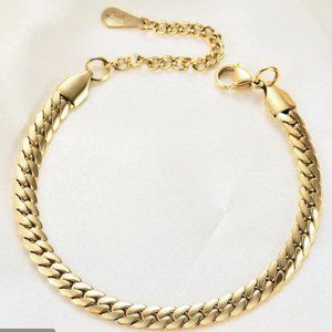 Gold woven bracelet